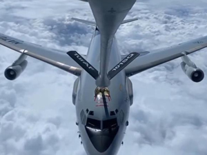Hava Kuvvetleri'nin tanker uçağı NATO uçağına yakıt ikmali yaptı