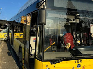 İstanbul'da 3 İETT otobüsü kazaya karıştı: Yaralılar var