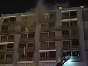 Denizli'de 7 katlı apartmanda yangın! Mahsur kalanlar var