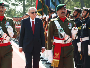 Cumhurbaşkanı Erdoğan, Pakistan'da resmi törenle karşılandı