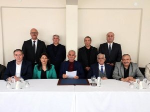 Teröristbaşı Öcalan'ın çağrısı okunuyor!