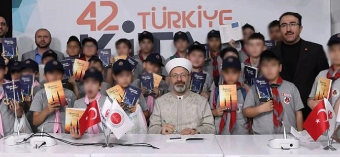 İstismarla anılan Abdulhalim Acar, Ali Erbaş ile kitap imzaladı!