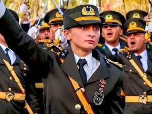 Teğmen Ebru Eroğlu: “Devletime yakışır bir Harbiyeliyim”