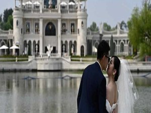 Çinliler de bize uydu: Evlilikler azaldı!