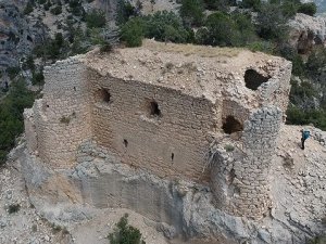 Vali ve Albay define avcısı çıktı!