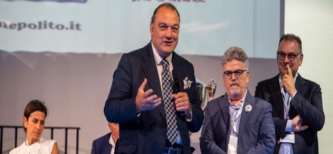 Dündar Kesaplı’ya Spora ve Kültürlerarası Diyaloğa Katkılarından Dolayı Ödül!