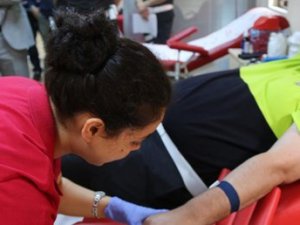 Polisler Zeynep için kan verdi