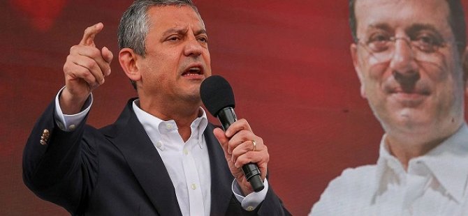 Özgür Özel’in masasındaki anket: Bir ilk!