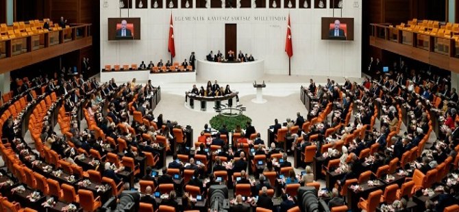 TBMM’de ‘Yemin Töreni’nde yumruklu kavga!