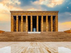 ‘Devlet Erkanı’, Anıtkabir’de Atatürk’ü andı!