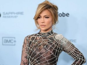 Jennifer Lopez, mağarada kalacak!