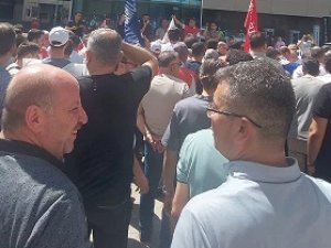 Memurlar iş bıraktı, kamu binaları boş kaldı!