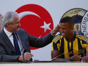 Fenerbahçe Nani ile üç yıllık sözleşme imzaladı!