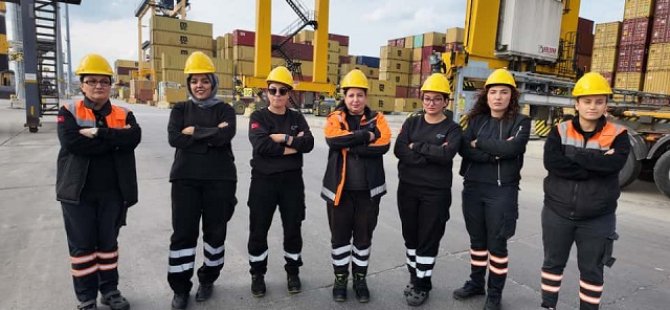 Asyaport’ta kadınlar limanın yükünü omuzluyor