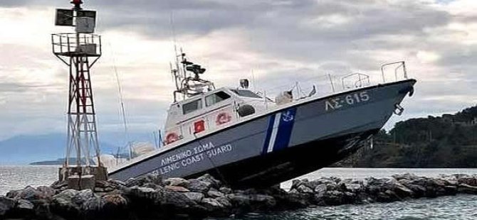 Yunan Sahil Güvenlik botu mendireğe tırmandı