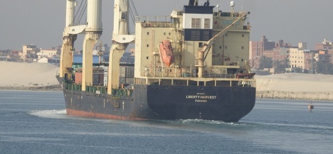 Marmaris'te dev kargo gemisi iskeleye çarptı!