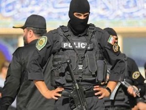 İran'da 3’ü Polis, 4 kişi hayatını kaybetti!