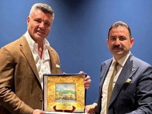 Yeşilay'dan ‘Sadettin Saran'a plaket!