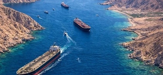 Hürmüz Boğazı'nda ateşkes: Gemiler geçti!