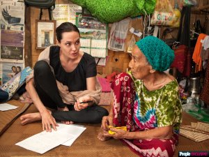 Angelina Jolie Myanmar'da