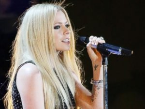 Avril Lavigne yeniden sahnede