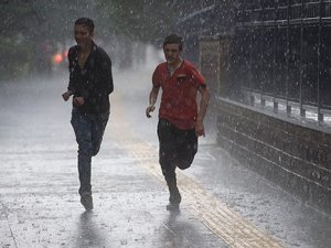 İstanbul'da yaz yağmuru sürprizi