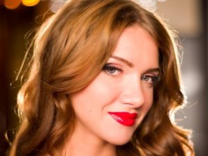 Romen şarkıcı Otilia, Bilionera'nın Türkçe versiyonuna çalışıyor!