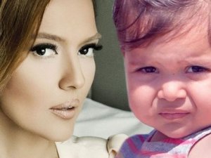 Demet Akalın'dan Hira'ya Erkin Koray modeli