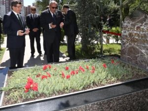 Başbakan Davutoğlu ve Tuğrul Türkeş'ten sürpriz ziyaret