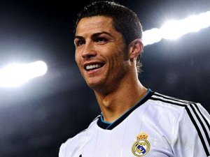 Ronaldo tarihe geçti