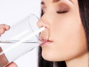 Az su içmenin bir zararı daha çıktı