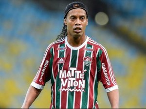 Ronaldinho’nun sözleşmesi feshedildi