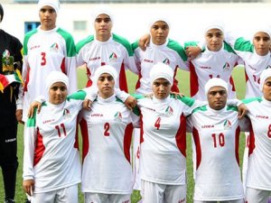 İran Kadın Milli Takımı'nın 8'i erkek!