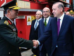 Türk denizciliğinin 'Bayraktar' gemisi denize indirildi