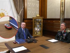 Erdoğan'ın masasında DIGITURK kumandası