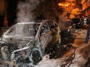 Beyoğlu’nda 5 araç kundaklandı
