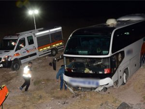 Yolcu otobüsü şarampole düştü: 19 yaralı