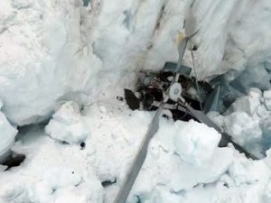 Yeni Zelanda'da turist taşıyan helikopter buzula düştü