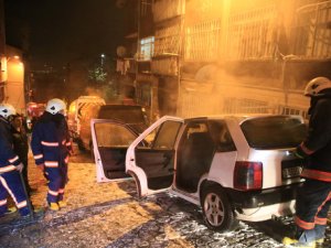 Beyoğlu'nda 5 araç kundaklandı