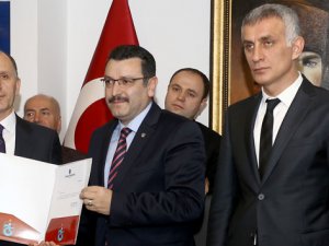 Trabzonsor'un yeni başkanı Usta mazbatasını aldı