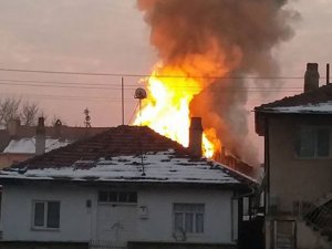 5 kişilik Suriyeli ailenin yaşadığı ev yandı