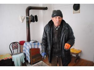 99 Yaşındaki Mehmet Dede Soğuğa Meydan Okuyor