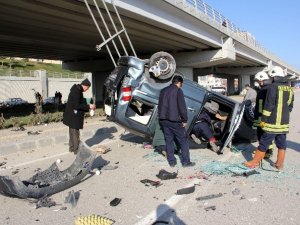 Direksiyon Hakimiyetini Kaybeden Bayan Sürücü, Aracıyla Köprüden Uçtu