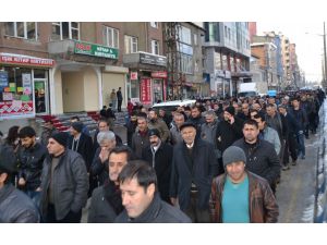 Sokağa çıkma yasakları Yüksekova’da protesto edildi