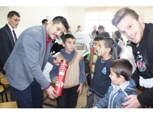Beşiktaşlı Taraftarlar Derneği öğrencilere kırtasiye yardımında bulundu