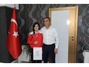 Trabzonlu Minik Bayan Güreşçiler Balkan Şampiyonası’ndan Altınla Döndü