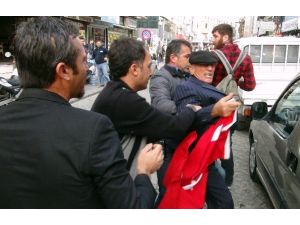 HDP Eylemine Bayraklı Tepki