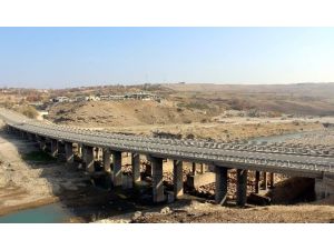 Göksu Köprüsü’nün Ayakları Kurtarılıyor