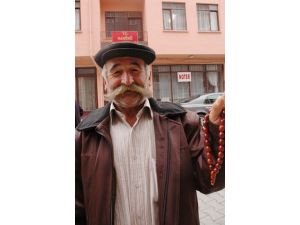 50 Yıldır Kesmediği Bıyıkları İle "Pala" Lakabını Aldı