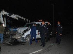 Polis Otosu Minibüse Çarptı: 2 Polis Yaralı